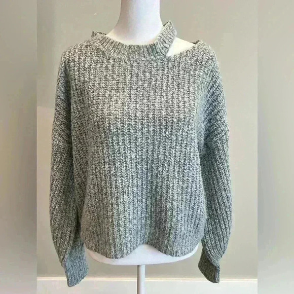 Derek Heart Large Grey knit sweater with cut out detail - Picture 1 of 9